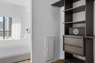 398 NE 5th St, Miami, FL 33132 - Photo 17