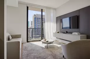 398 NE 5th St, Miami, FL 33132 - Photo 13