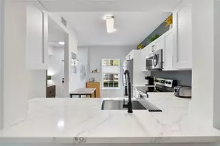 9816 NW 56th Pl, Coral Springs, FL 33076 - Photo 5