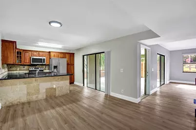 4872 NW 95th Avenue, Sunrise, FL 33351 - Photo 9