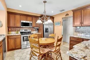 8991 SW 49th St, Cooper City, FL 33328 - Photo 3