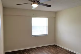 551 SW 135th Ave, Pembroke Pines, FL 33027 - Photo 17