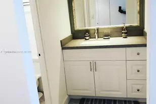 100 Lincoln Rd, Miami Beach, FL 33139 - Photo 7