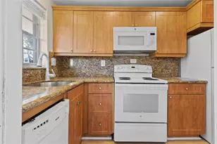 1965 SE 5th Ct, Pompano Beach, FL 33060 - Photo 11