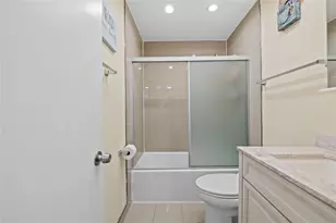 941 Crystal Lake Dr, Pompano Beach, FL 33064 - Photo 13