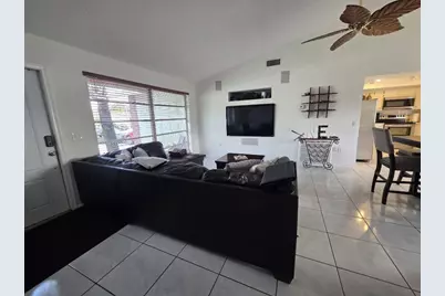 9410 NW 14th Street, Pembroke Pines, FL 33024 - Photo 11