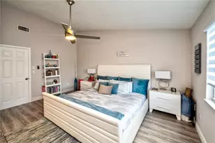 621 Lakeshore Terrace, Davie, FL 33325 - Photo 23