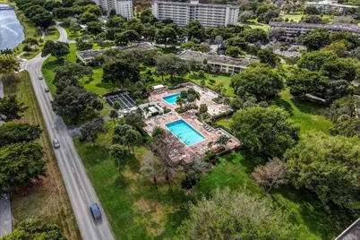 545 Oaks Lane #403, Pompano Beach, FL 33069 - Photo 35