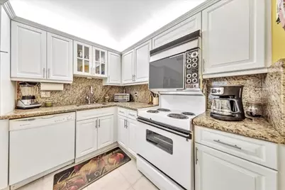 545 Oaks Lane #403, Pompano Beach, FL 33069 - Photo 29