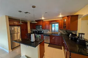 10318 Carmen Ln, Royal Palm Beach, FL 33411 - Photo 5