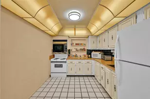 800 Parkview Dr, Hallandale Beach, FL 33009 - Photo 23