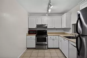 711 N Pine Island Rd, Plantation, FL 33324 - Photo 15