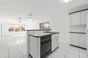 10320 NW 10th Ct, Plantation, FL 33322 - Photo 11