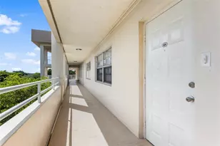 535 Oaks Dr, Pompano Beach, FL 33069 - Photo 23