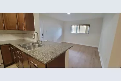 350 Palm Circle #104, Pembroke Pines, FL 33025 - Photo 11