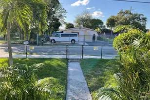 642 NW 14th Way, Fort Lauderdale, FL 33311 - Photo 3