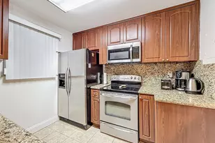 201 178th Dr, North Miami Beach, FL 33160 - Photo 7