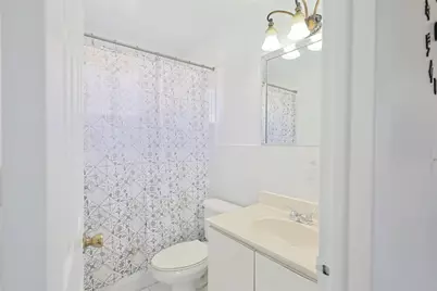3250 W 70th Street #202, Hialeah, FL 33018 - Photo 29