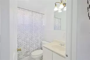 3250 W 70th St, Hialeah, FL 33018 - Photo 29
