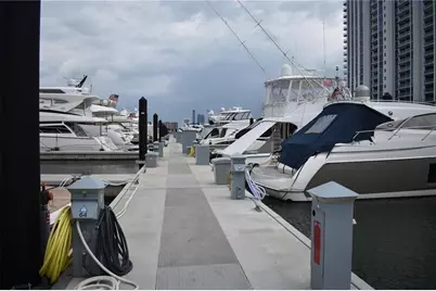 17211 Biscayne Boulevard, North Miami Beach, FL 33160 - Photo 7