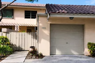 793 NE 206th St, Miami, FL 33179 - Photo 27