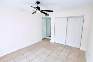 793 NE 206th St, Miami, FL 33179 - Photo 17