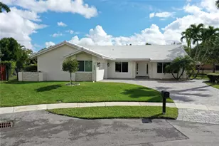 9800 NW 10th Ct, Plantation, FL 33322 - Photo 11