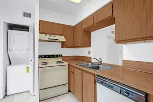 715 Gardens Dr, Pompano Beach, FL 33069 - Photo 15