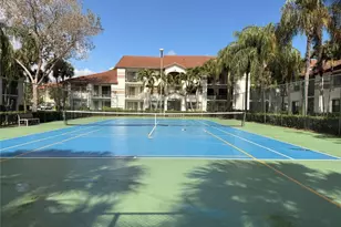 560 S S Park, Hollywood, FL 33021 - Photo 23