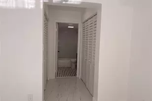 560 S S Park, Hollywood, FL 33021 - Photo 19