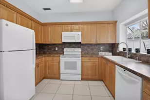 11586 Briarwood Cir, Boynton Beach, FL 33437 - Photo 9