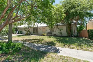 810 SE 10th St, Fort Lauderdale, FL 33316 - Photo 1