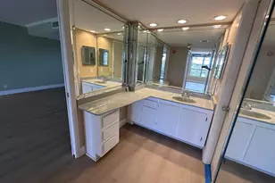 3850 Oaks Clubhouse Dr, Pompano Beach, FL 33069 - Photo 9