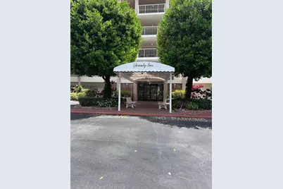 3850 Oaks Clubhouse Drive #403, Pompano Beach, FL 33069 - Photo 9