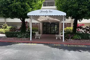 3850 Oaks Clubhouse Dr, Pompano Beach, FL 33069 - Photo 9