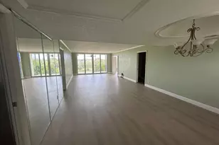 3850 Oaks Clubhouse Dr, Pompano Beach, FL 33069 - Photo 1