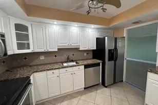 3850 Oaks Clubhouse Dr, Pompano Beach, FL 33069 - Photo 5