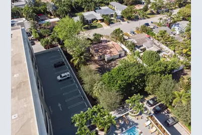 2420 NE 7th Avenue, Wilton Manors, FL 33305 - Photo 9
