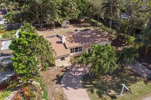 2420 NE 7th Ave, Wilton Manors, FL 33305 - Photo 3