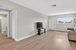 941 Crystal Lake Dr, Deerfield Beach, FL 33064 - Photo 9