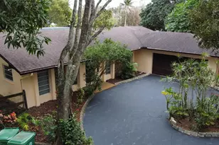 10800 SW 40 Ct, Davie, FL 33328 - Photo 3