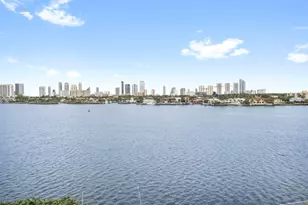 16558 NE 26th Ave, North Miami Beach, FL 33160 - Photo 3