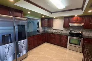 2070 NW 84th Terrace, Pembroke Pines, FL 33024 - Photo 11