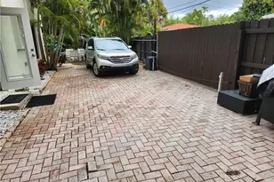 814 SE 13th St, Fort Lauderdale, FL 33316 - Photo 25