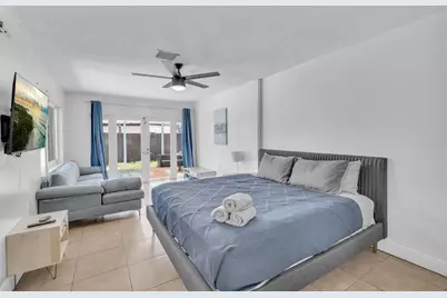 1121 N 66th Terrace, Hollywood, FL 33024 - Photo 13