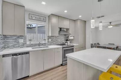 1121 N 66th Terrace, Hollywood, FL 33024 - Photo 9