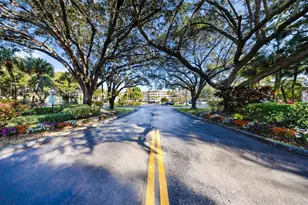 3930 Oaks Clubhouse Dr, Pompano Beach, FL 33069 - Photo 15