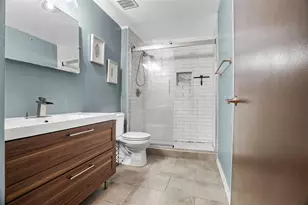 471 NE 25th St, Miami, FL 33137 - Photo 17