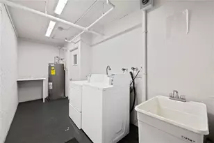 3300 W Rolling Hills Cir, Davie, FL 33328 - Photo 15