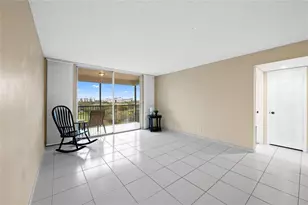 3300 W Rolling Hills Cir, Davie, FL 33328 - Photo 5